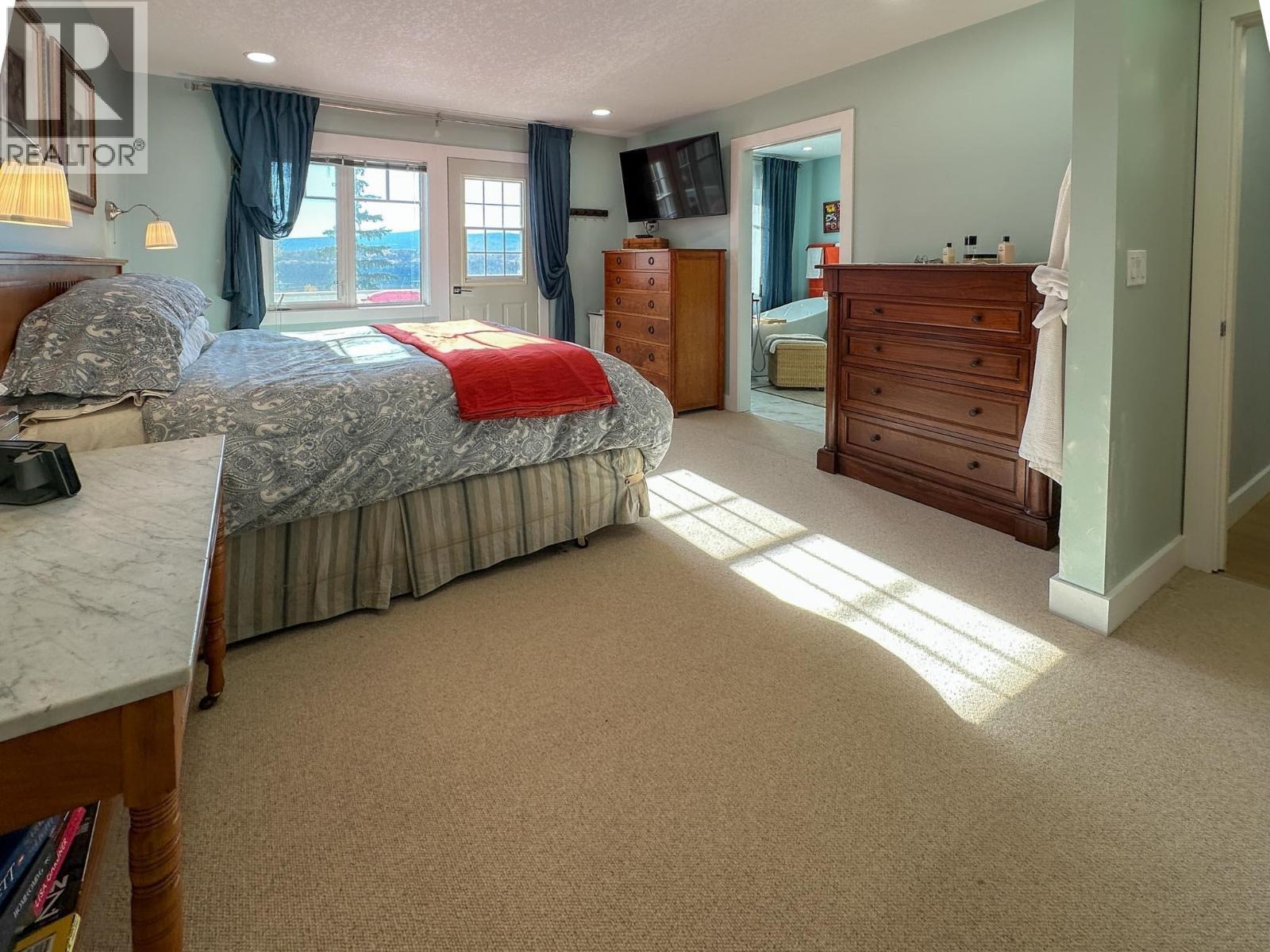 8137 Sinkut Lake Road, Vanderhoof, BC - Indoor Photo Showing Bedroom