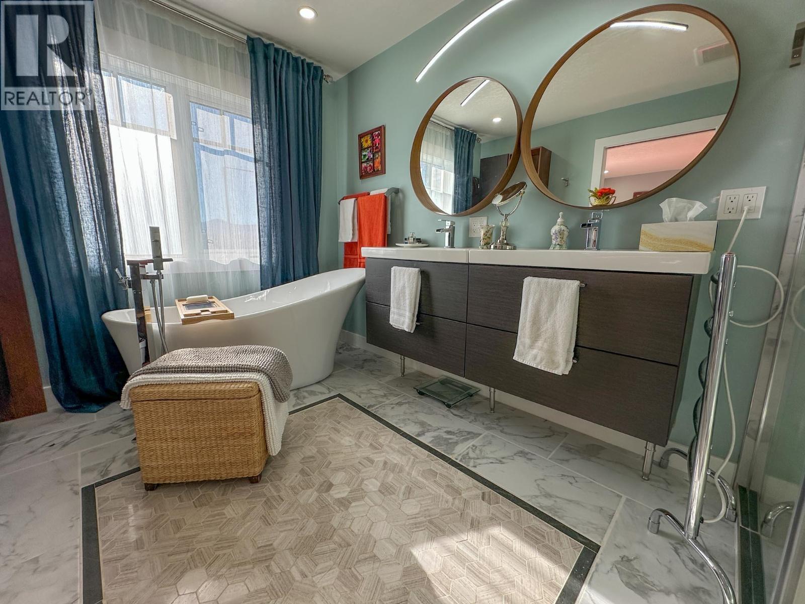 8137 Sinkut Lake Road, Vanderhoof, BC - Indoor Photo Showing Bathroom