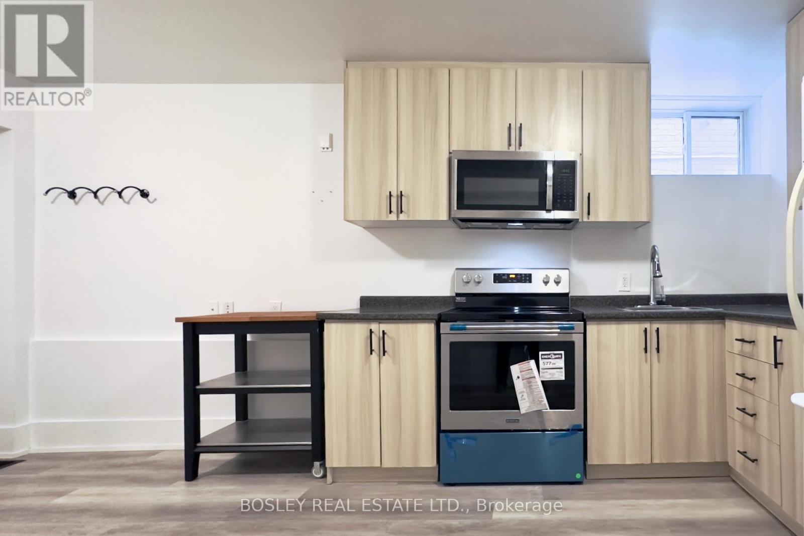 Lower - 33 Lawlor Avenue, Toronto, ON - Indoor Photo Showing Kitchen