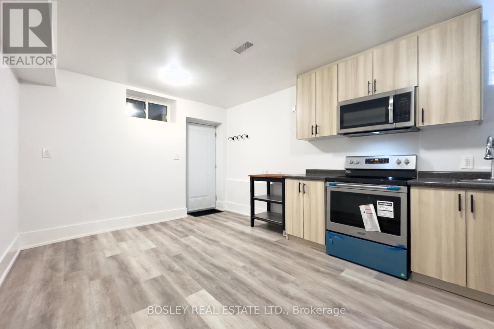 Lower - 33 Lawlor Avenue, Toronto, ON - Indoor Photo Showing Kitchen