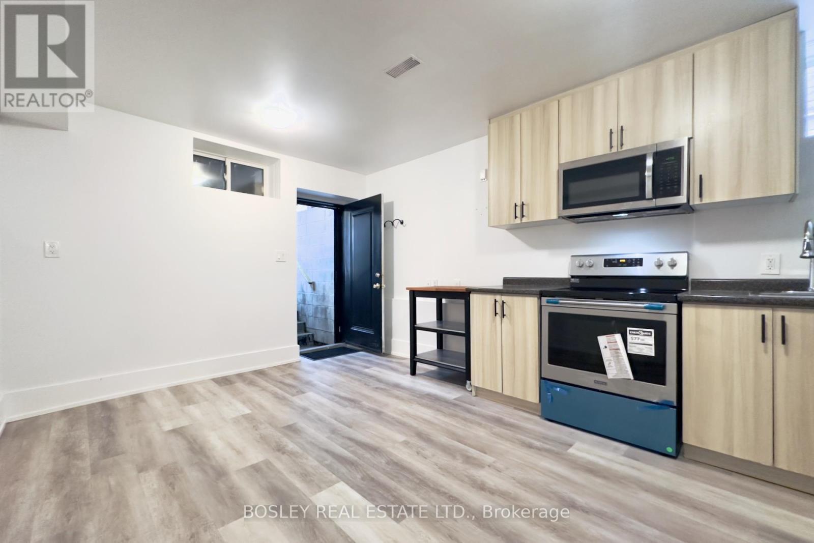 Lower - 33 Lawlor Avenue, Toronto, ON - Indoor Photo Showing Kitchen