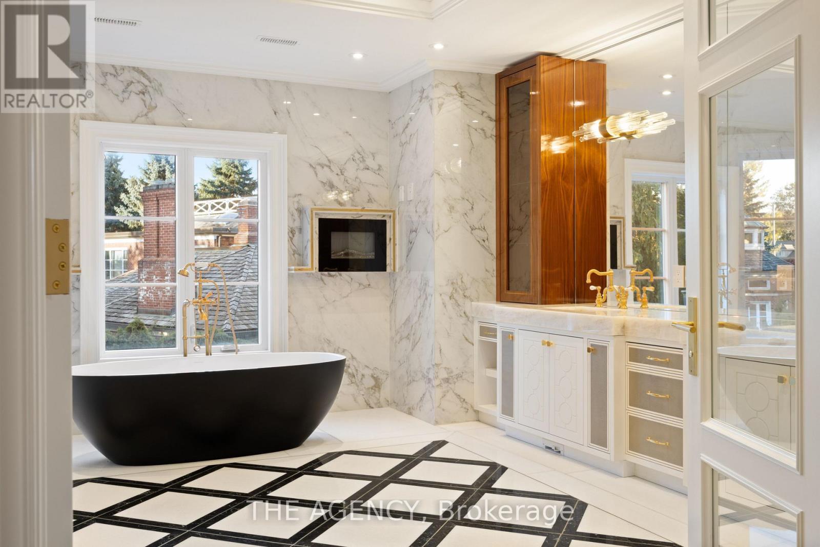 100 Bayview Ridge, Toronto, ON - Indoor Photo Showing Other Room With Fireplace