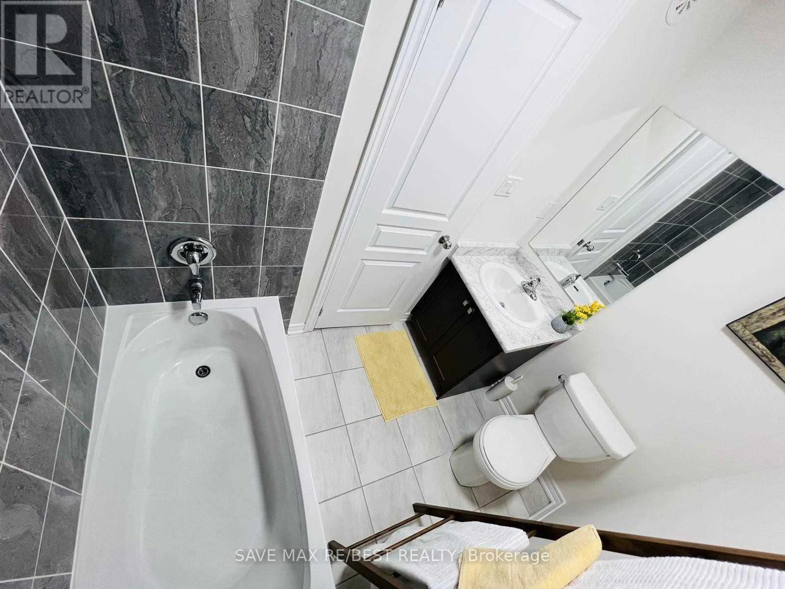 12 Aspen Hill Road, Brampton, ON - Indoor Photo Showing Bathroom