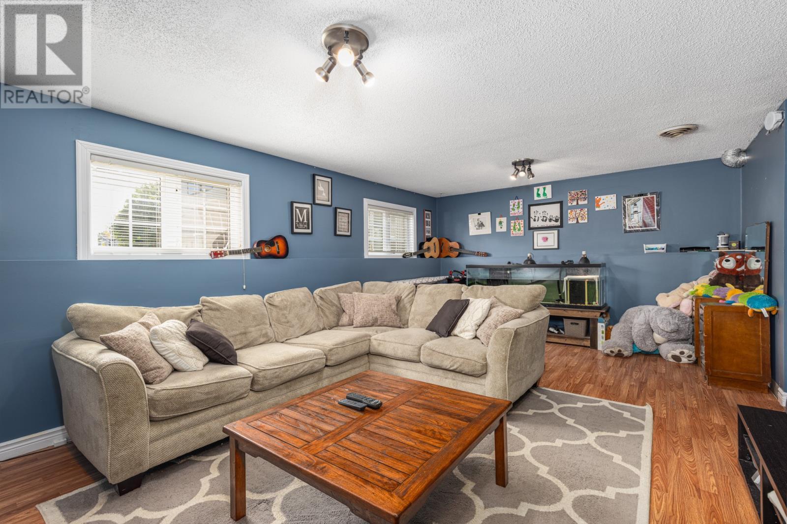10 Sauve Street, Mount Peal, NL - Indoor Photo Showing Living Room