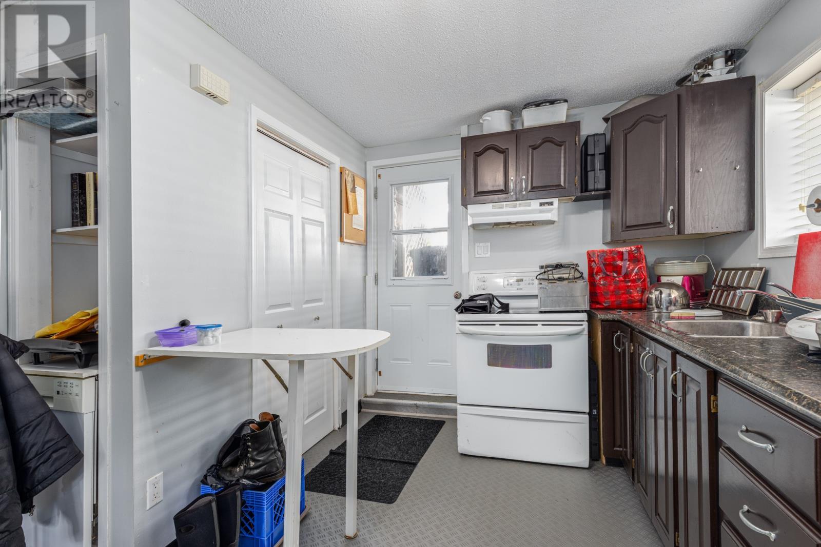 10 Sauve Street, Mount Peal, NL - Indoor Photo Showing Kitchen
