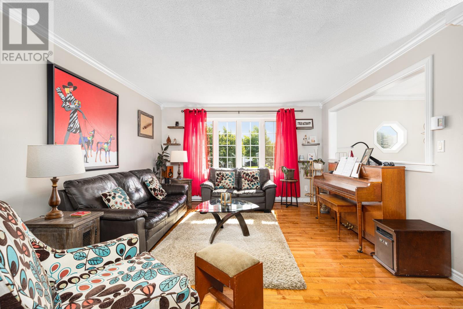 10 Sauve Street, Mount Peal, NL - Indoor Photo Showing Living Room