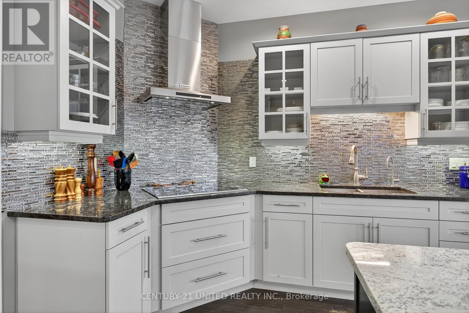 1599 Moore Drive, Cavan Monaghan (Cavan Twp), ON - Indoor Photo Showing Kitchen With Upgraded Kitchen