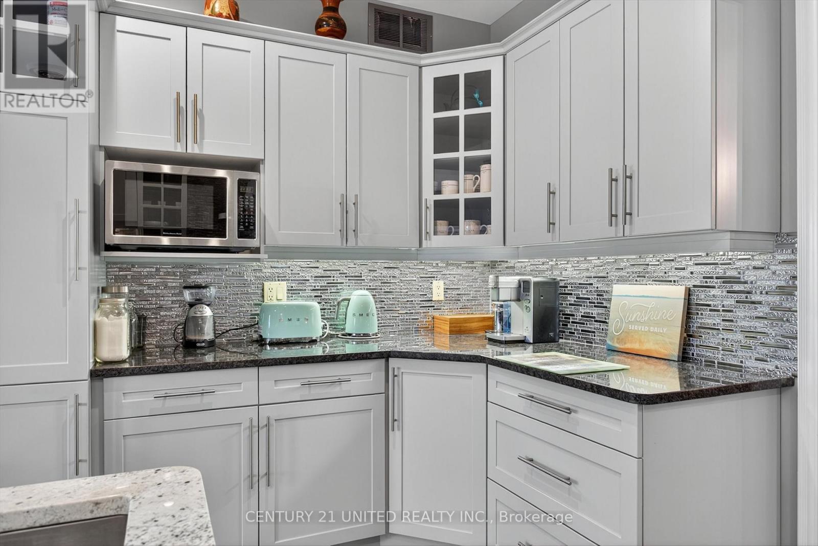 1599 Moore Drive, Cavan Monaghan (Cavan Twp), ON - Indoor Photo Showing Kitchen