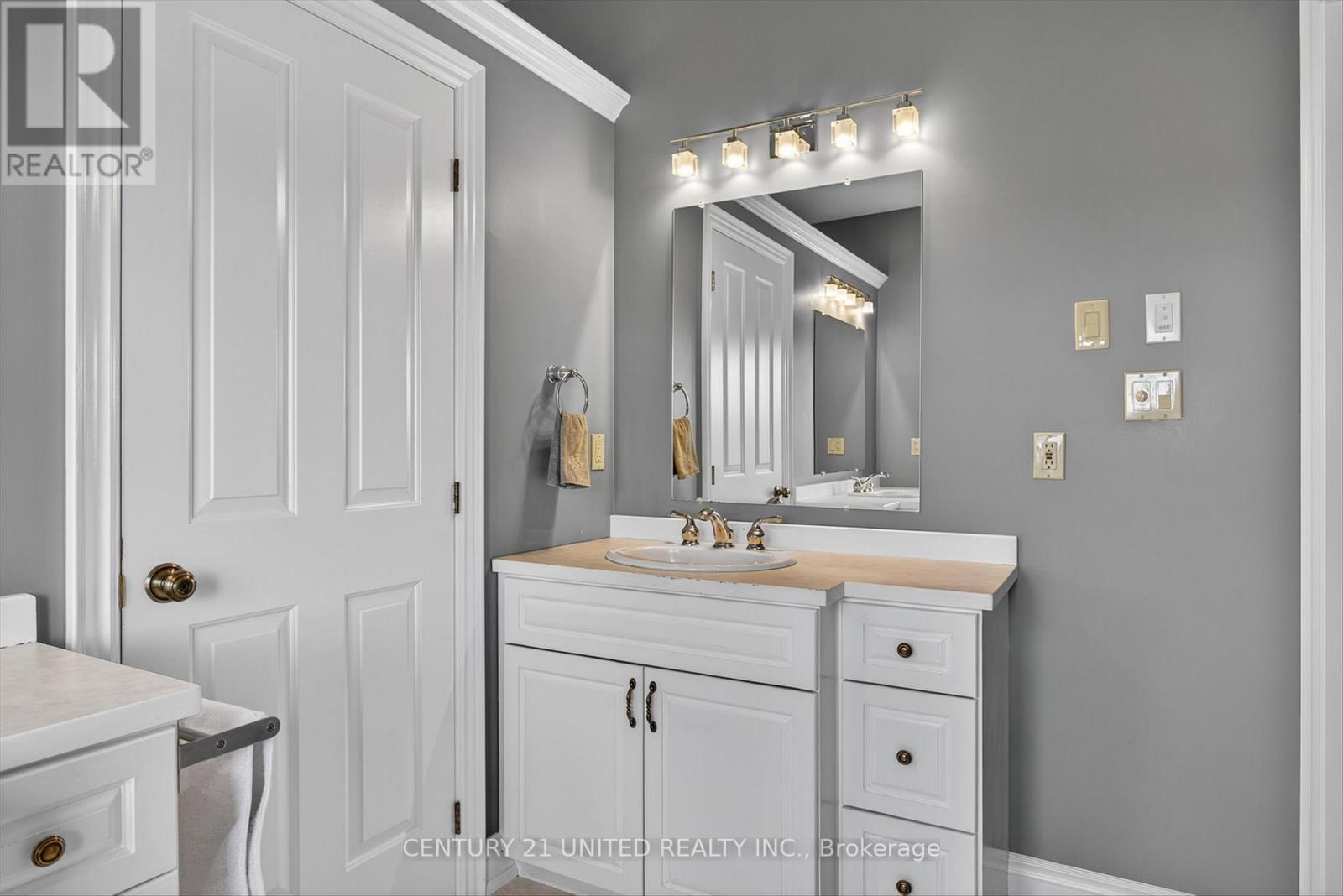 1599 Moore Drive, Cavan Monaghan (Cavan Twp), ON - Indoor Photo Showing Bathroom
