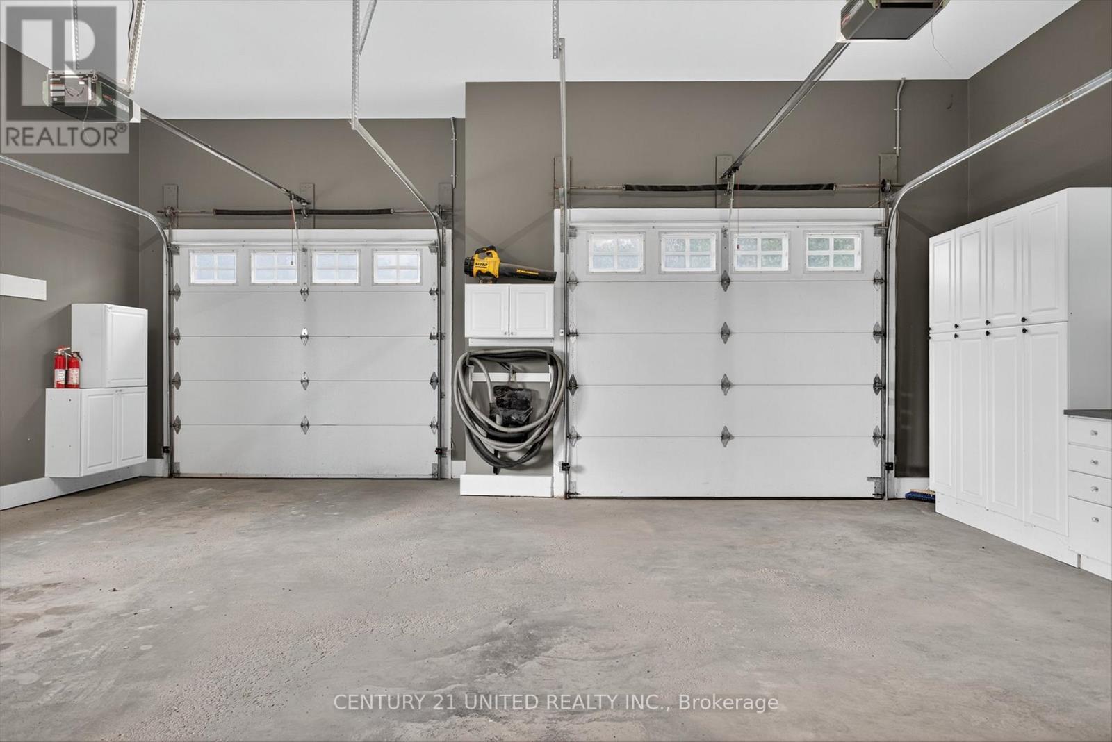 1599 Moore Drive, Cavan Monaghan (Cavan Twp), ON - Indoor Photo Showing Garage