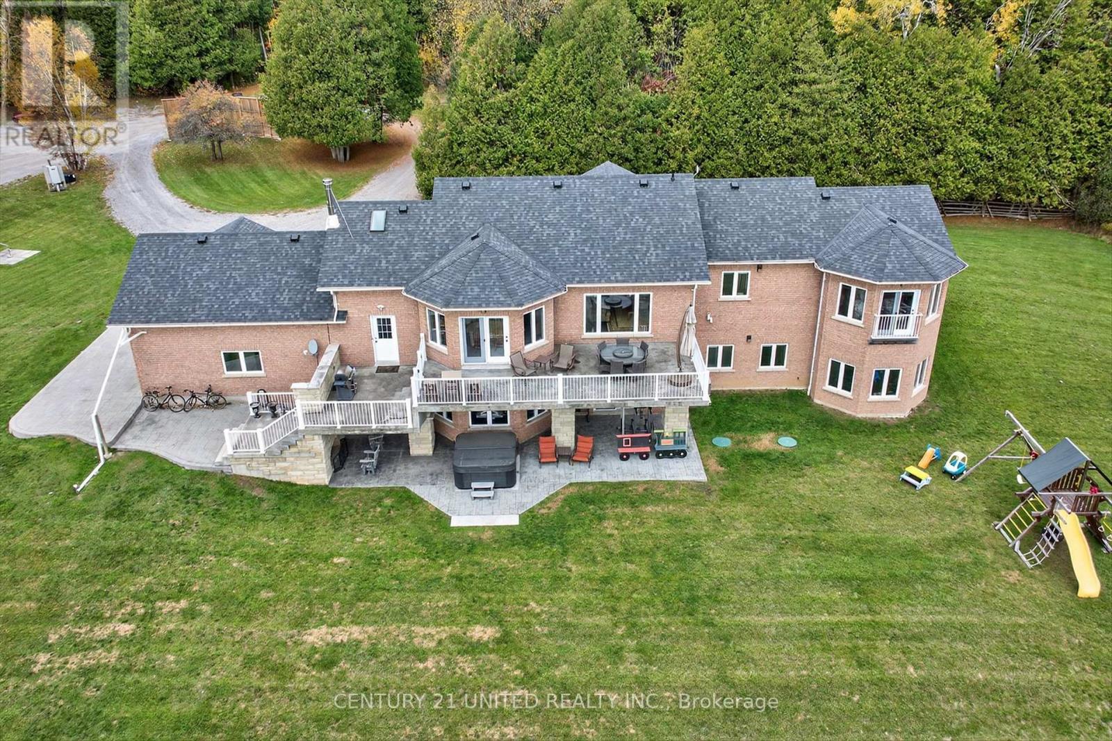 1599 Moore Drive, Cavan Monaghan (Cavan Twp), ON - Outdoor With Deck Patio Veranda