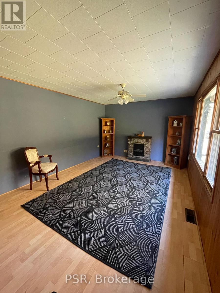 1094 Morinus Road, Muskoka Lakes (Medora), ON - Indoor Photo Showing Other Room