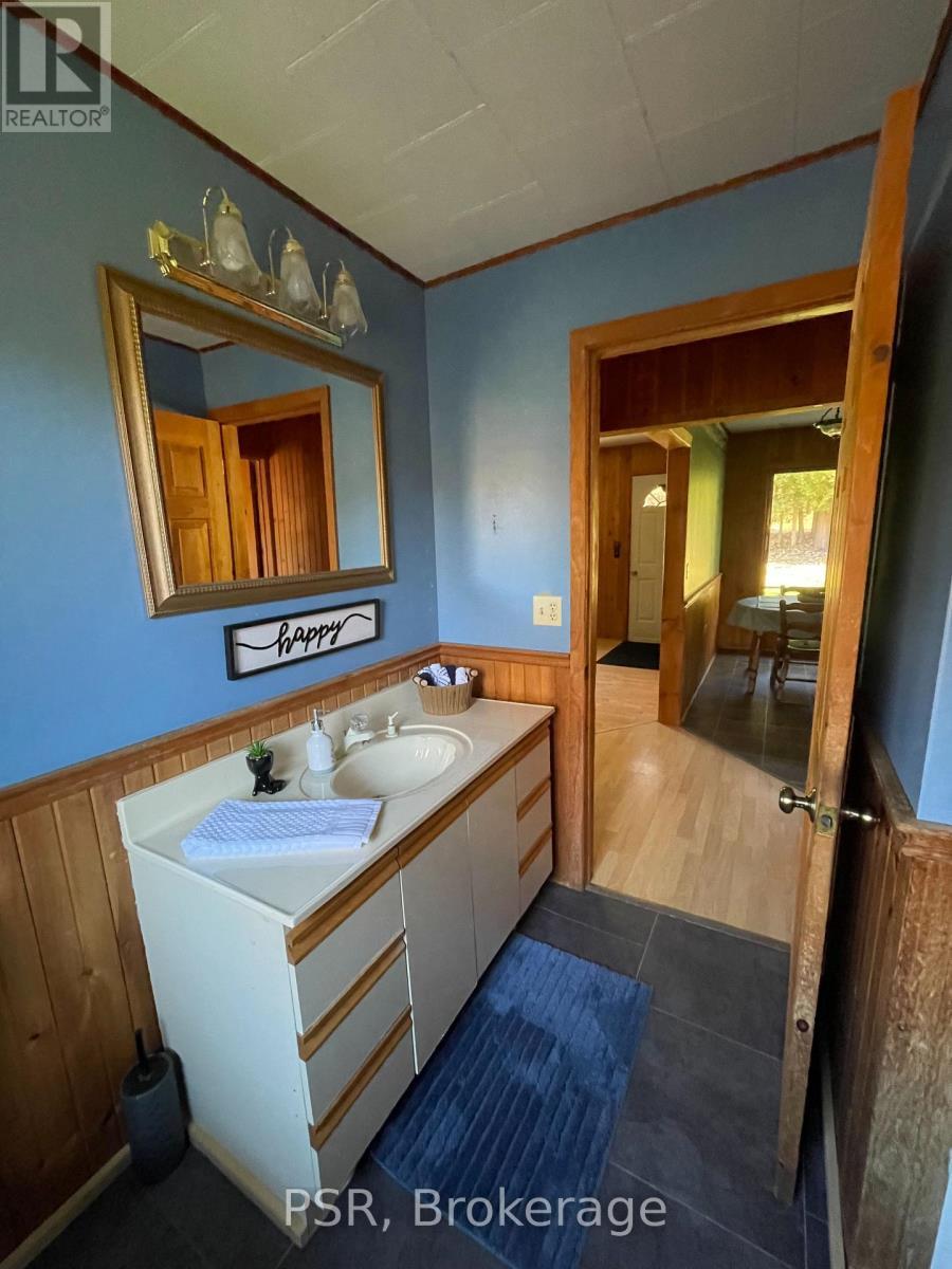 1094 Morinus Road, Muskoka Lakes (Medora), ON - Indoor Photo Showing Bathroom