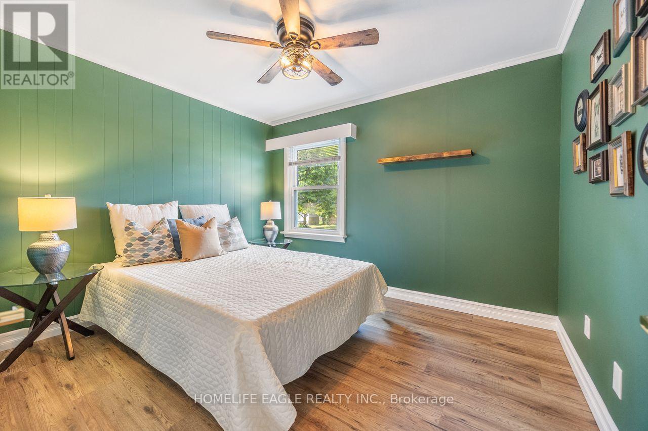 19280 Dufferin Street, King, ON - Indoor Photo Showing Bedroom