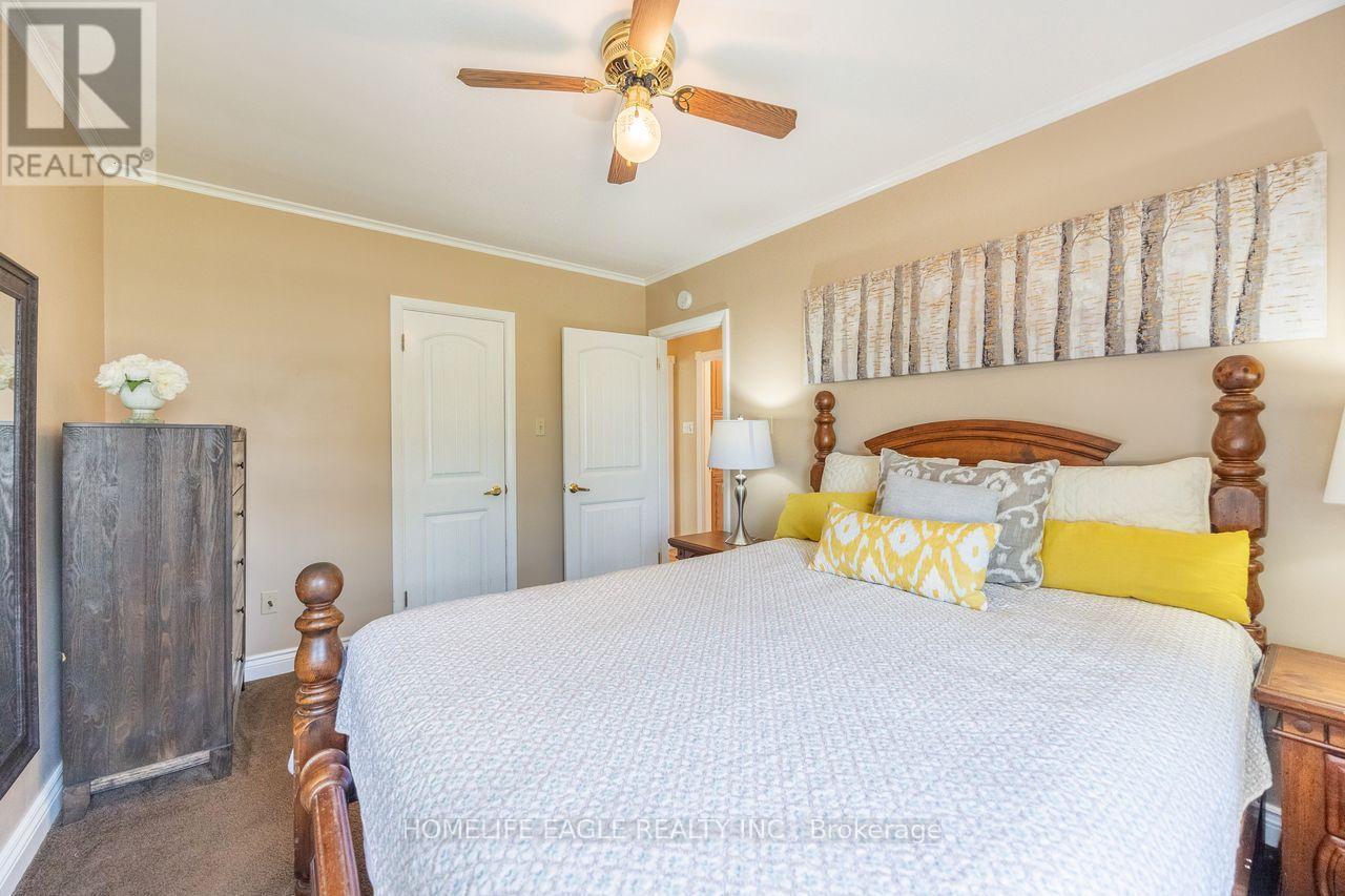 19280 Dufferin Street, King, ON - Indoor Photo Showing Bedroom