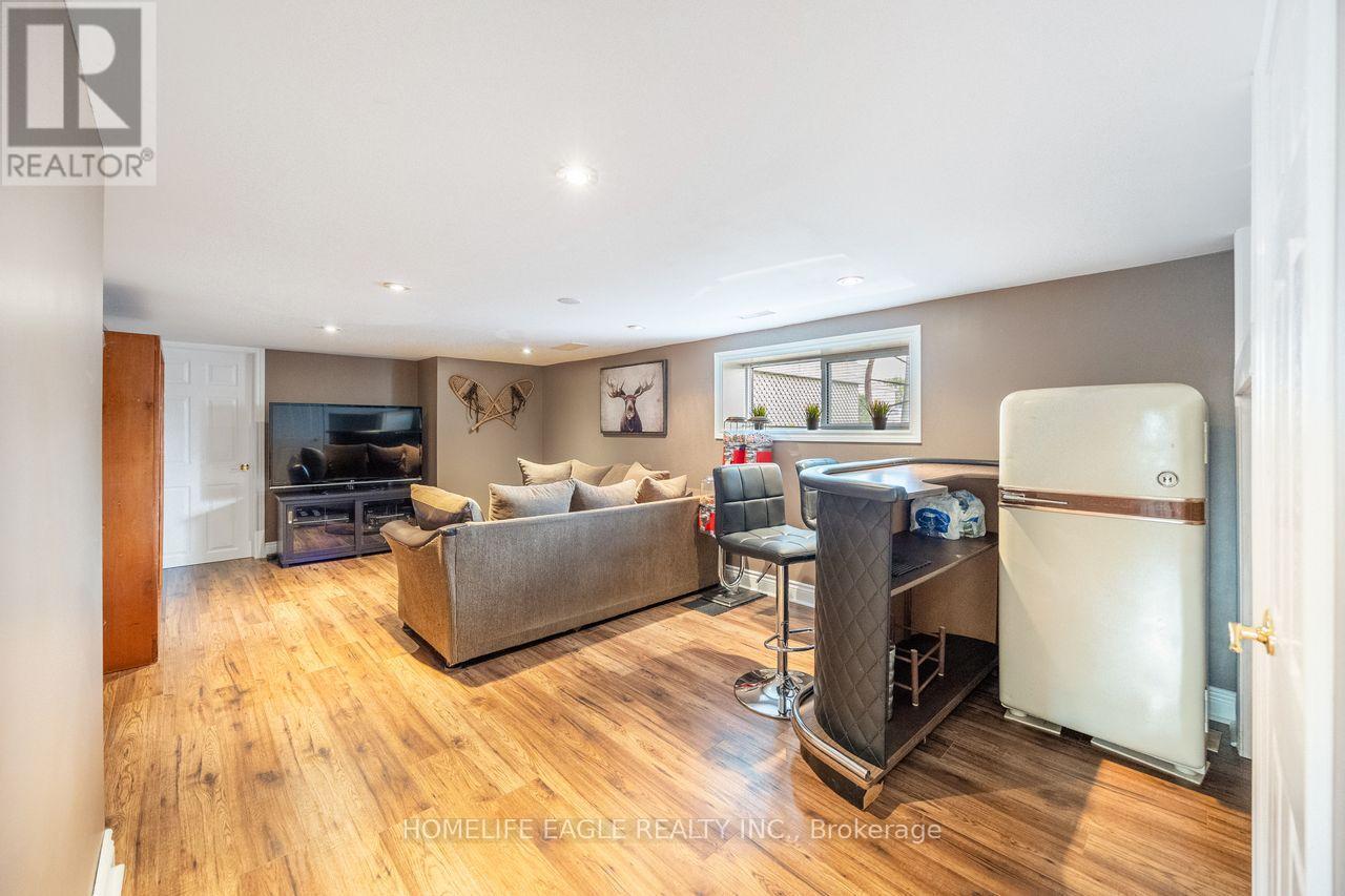 19280 Dufferin Street, King, ON - Indoor