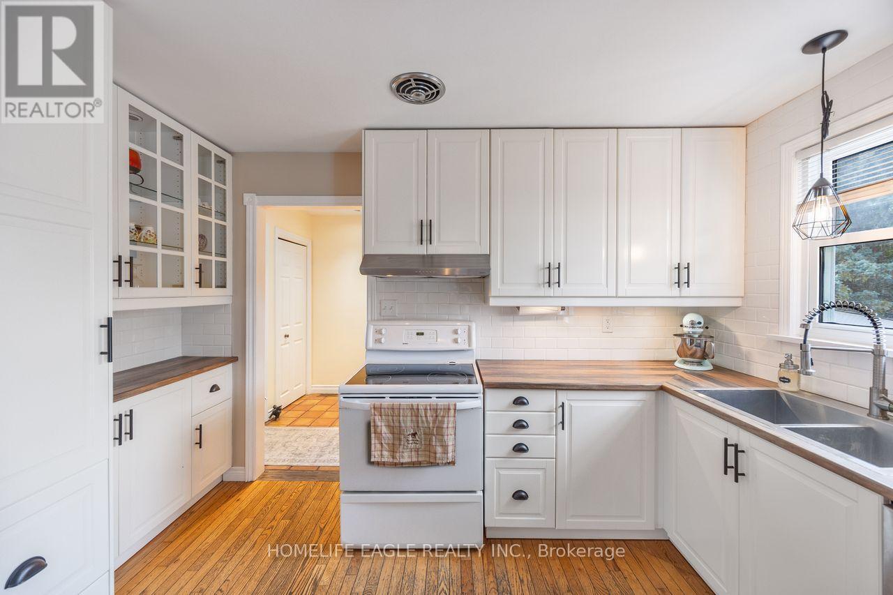 19280 Dufferin Street, King, ON - Indoor Photo Showing Kitchen With Double Sink