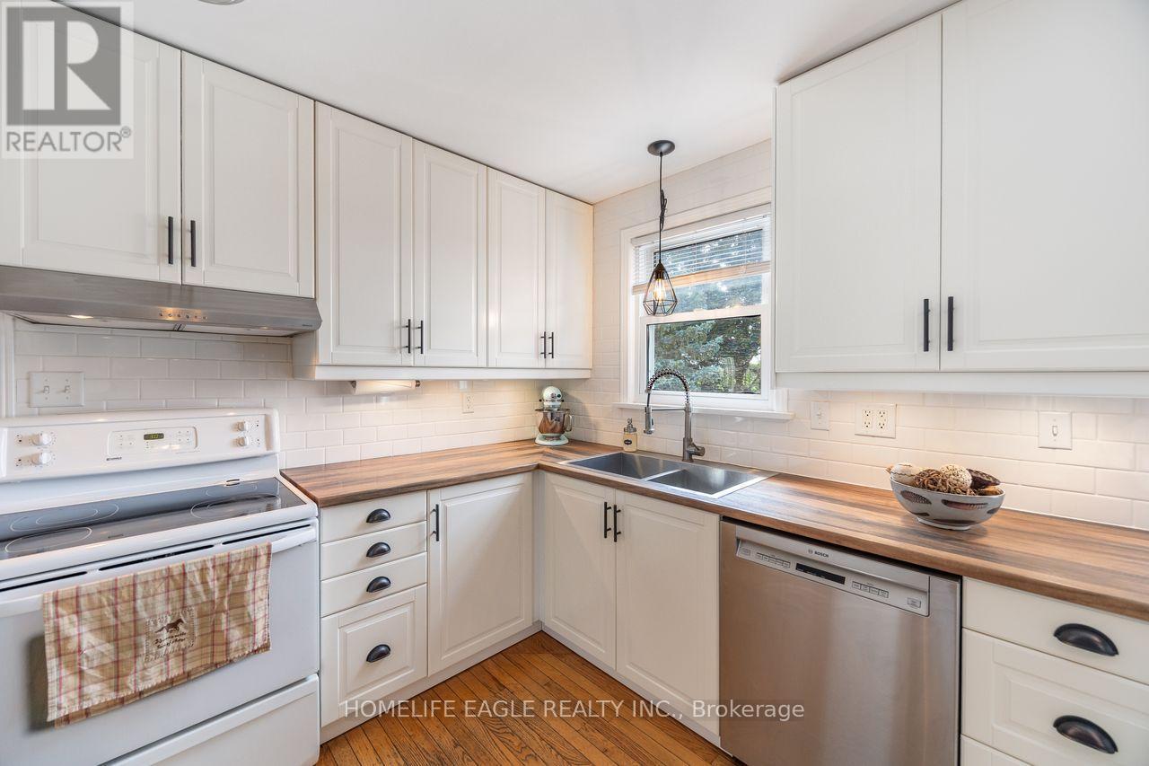 19280 Dufferin Street, King, ON - Indoor Photo Showing Kitchen With Double Sink
