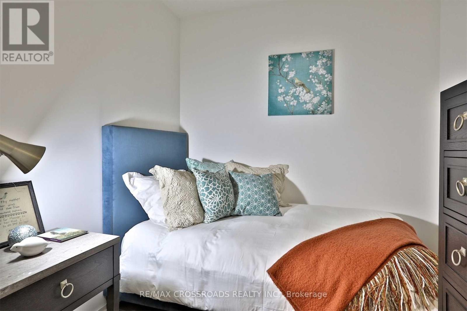 Den Can use as Bedroom - 5010 - 1 Bloor Street E, Toronto, ON - Indoor Photo Showing Bedroom