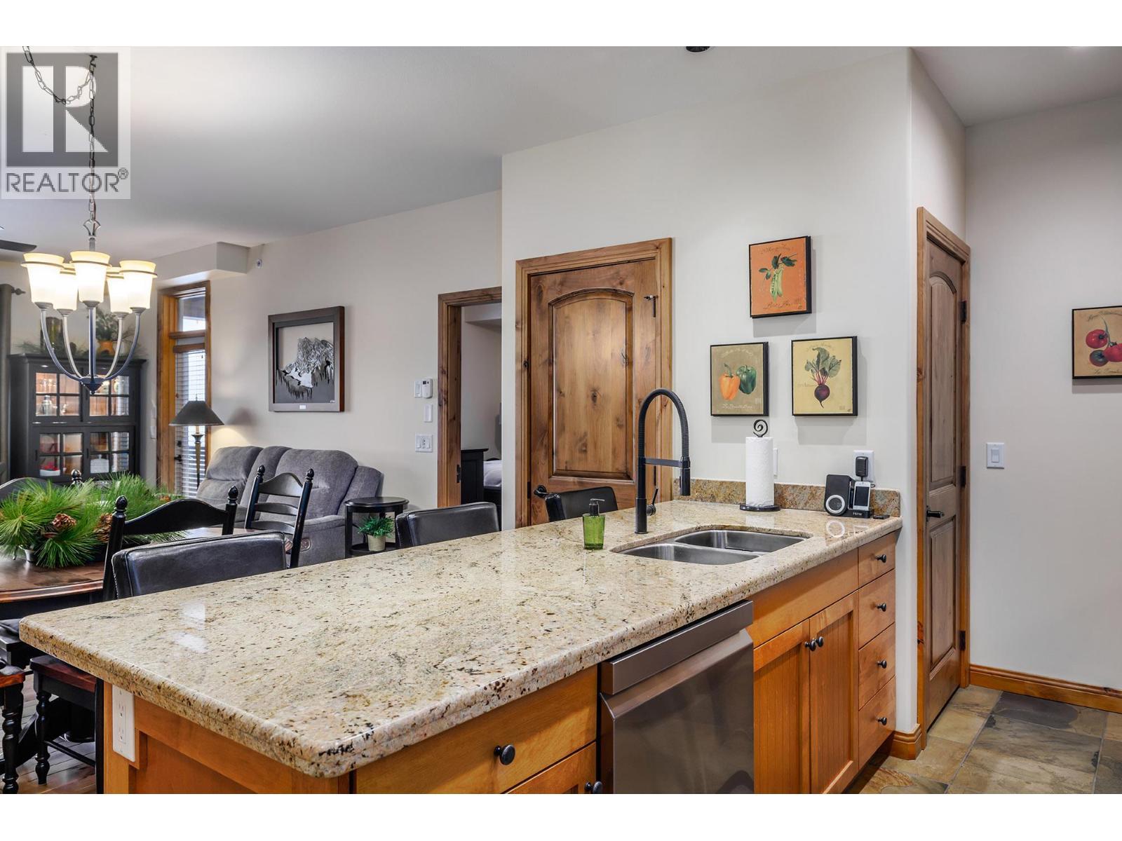 7700 Porcupine Road Unit# 4-602, Big White, BC - Indoor Photo Showing Kitchen With Double Sink