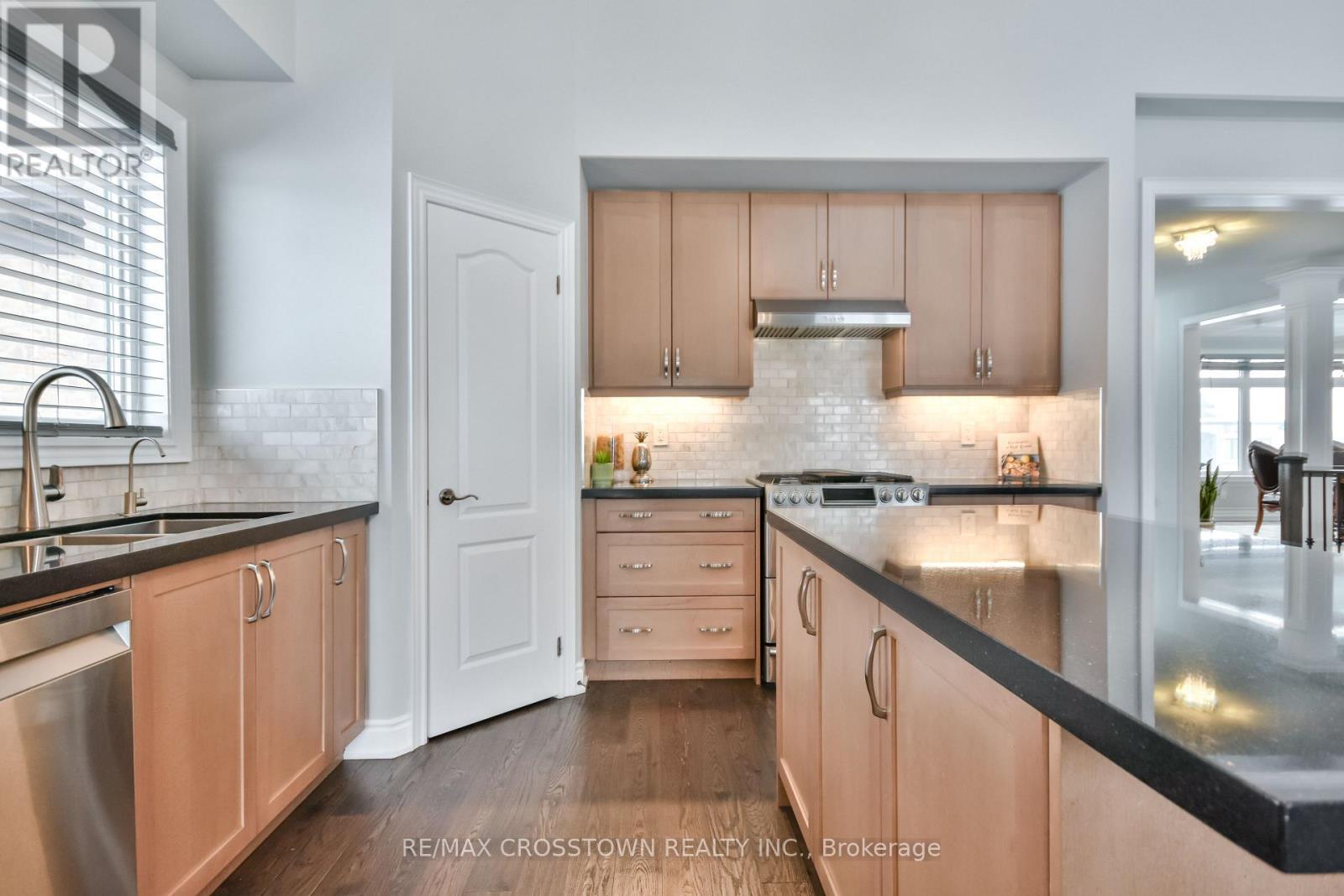 22 Stewart Crescent, Essa, ON - Indoor Photo Showing Kitchen With Double Sink With Upgraded Kitchen
