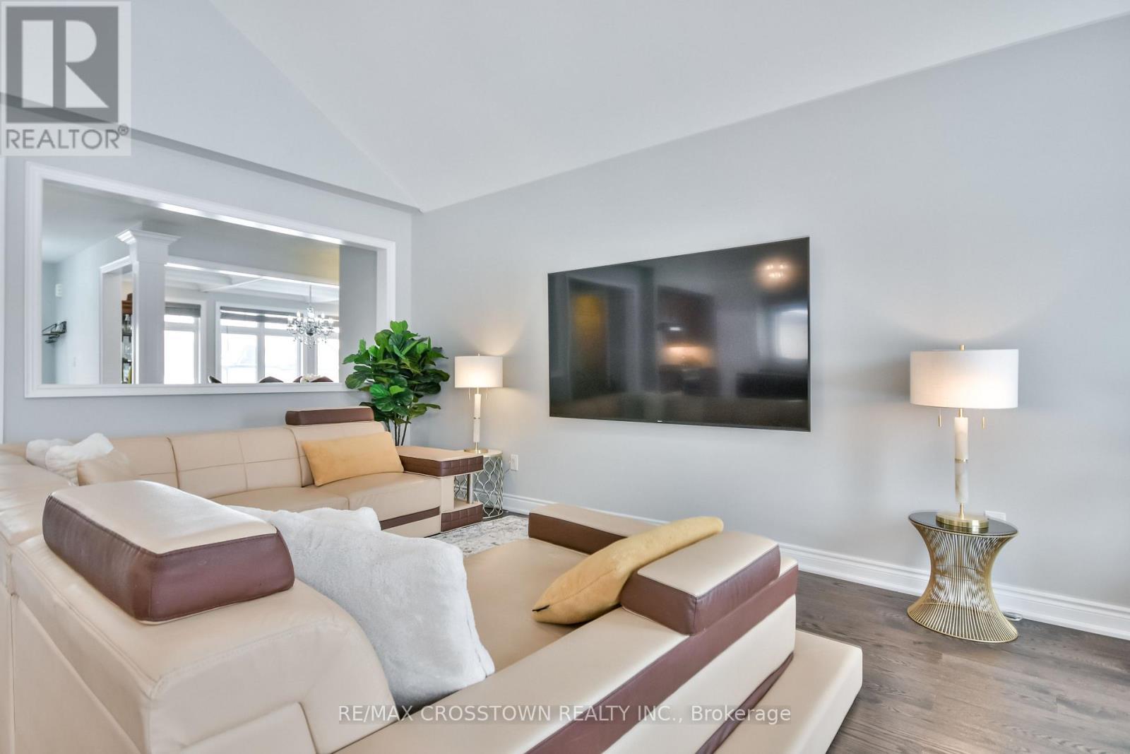22 Stewart Crescent, Essa, ON - Indoor Photo Showing Living Room