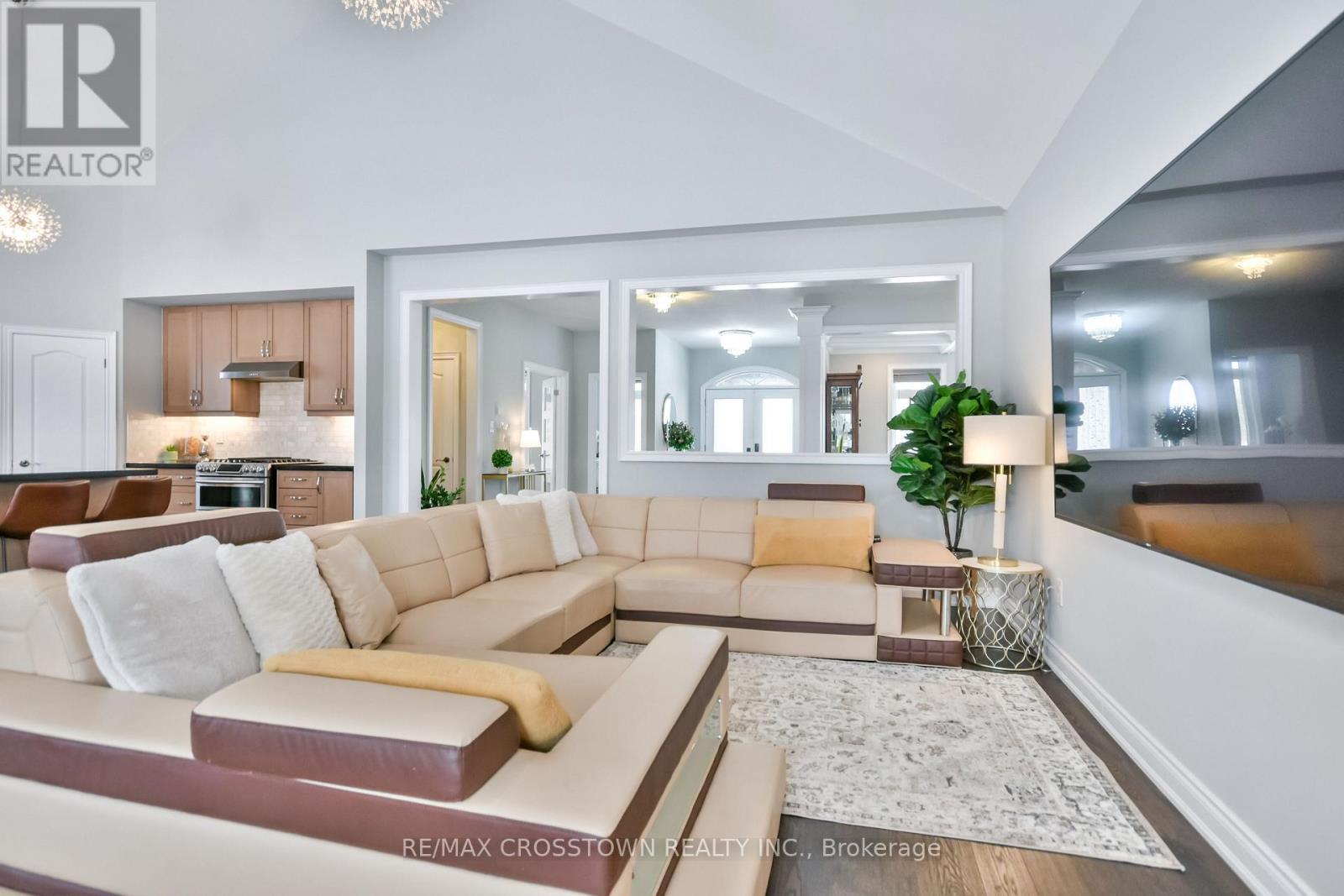 22 Stewart Crescent, Essa, ON - Indoor Photo Showing Living Room