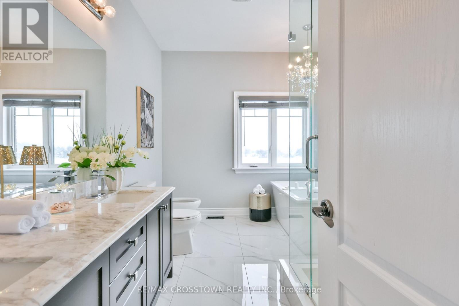 22 Stewart Crescent, Essa, ON - Indoor Photo Showing Bathroom