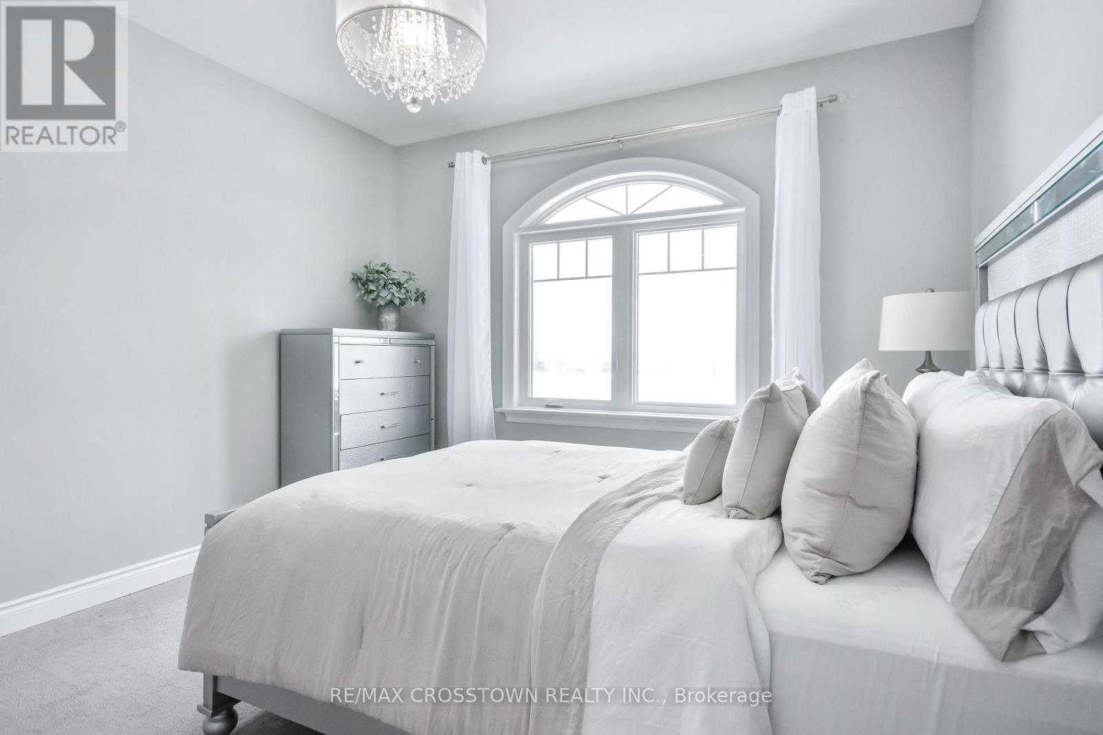 22 Stewart Crescent, Essa, ON - Indoor Photo Showing Bedroom