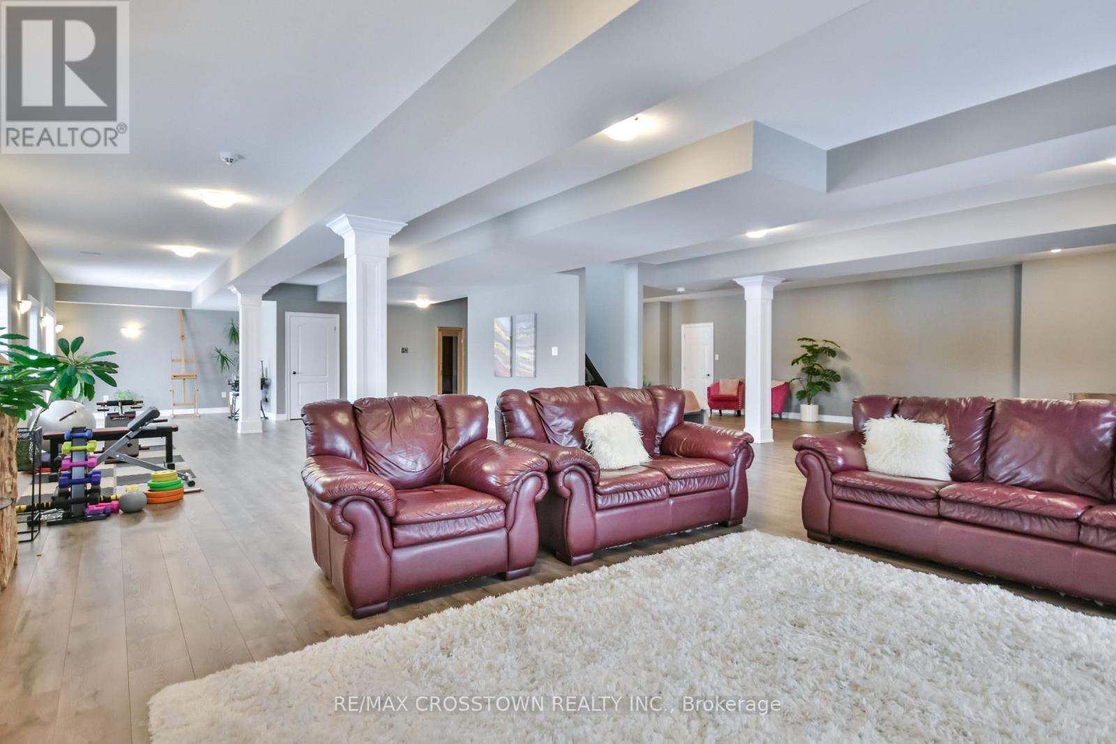 22 Stewart Crescent, Essa, ON - Indoor Photo Showing Living Room