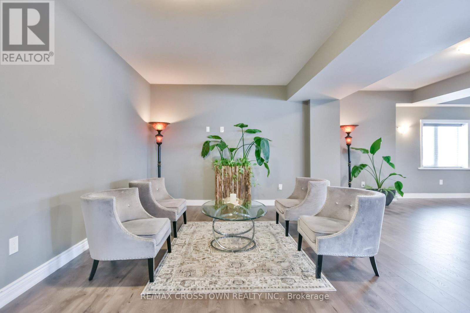 22 Stewart Crescent, Essa, ON - Indoor Photo Showing Living Room