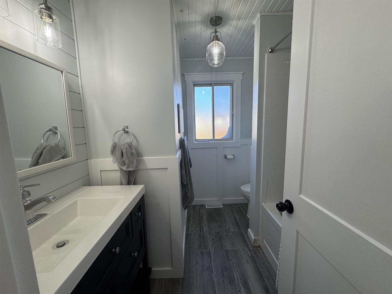 25 Brooks Street, Manitouwadge, ON - Indoor Photo Showing Bathroom