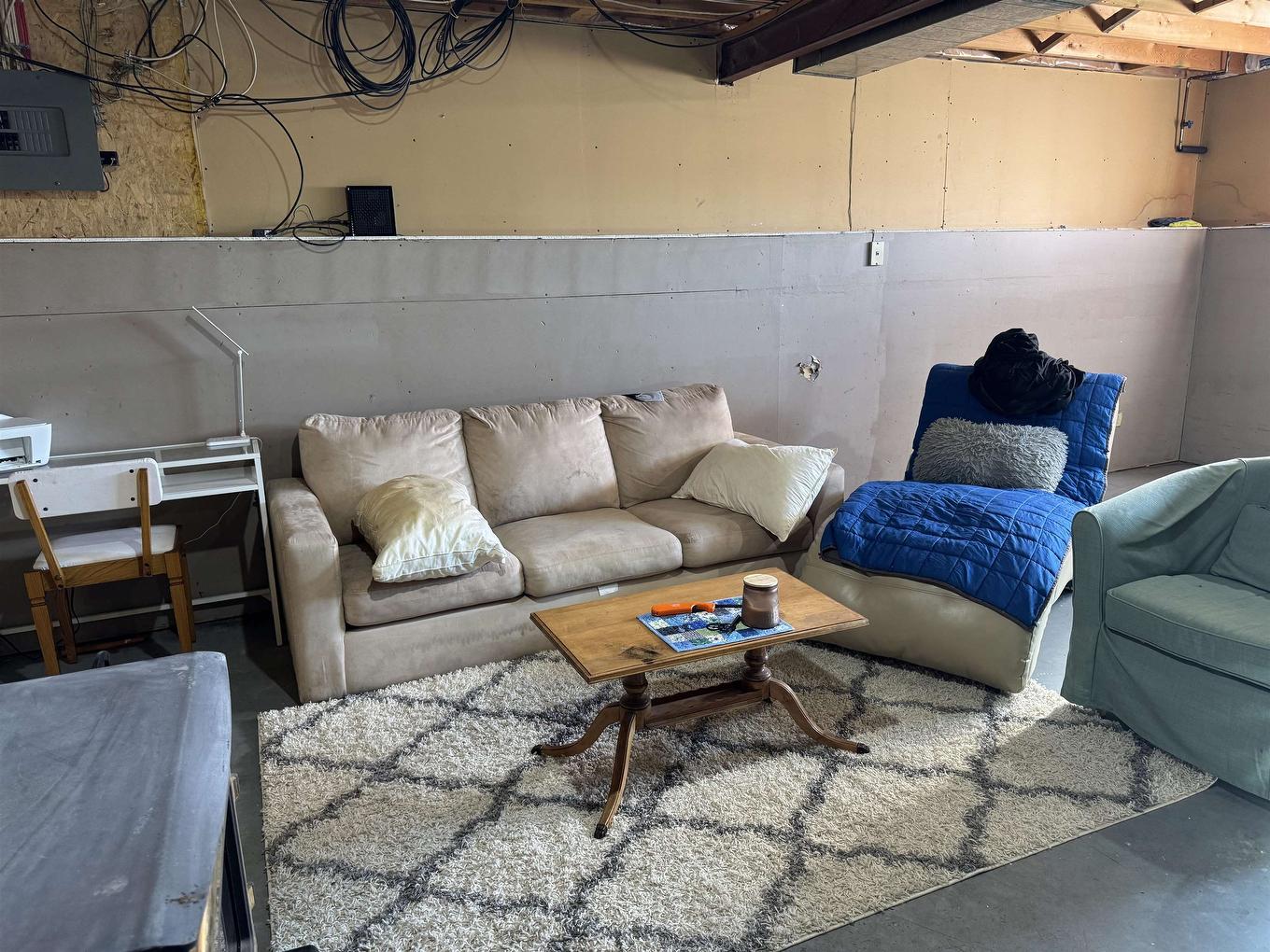 25 Brooks Street, Manitouwadge, ON - Indoor