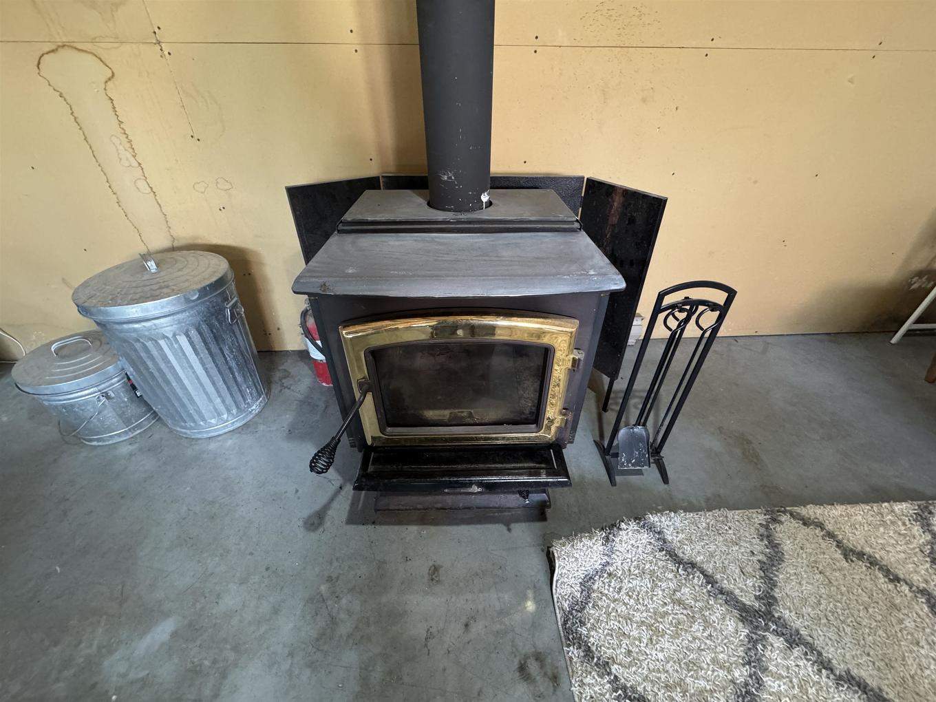 25 Brooks Street, Manitouwadge, ON - Indoor