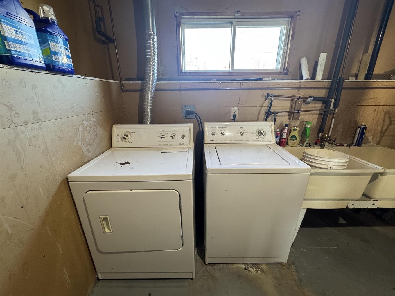 25 Brooks Street, Manitouwadge, ON - Indoor Photo Showing Laundry Room