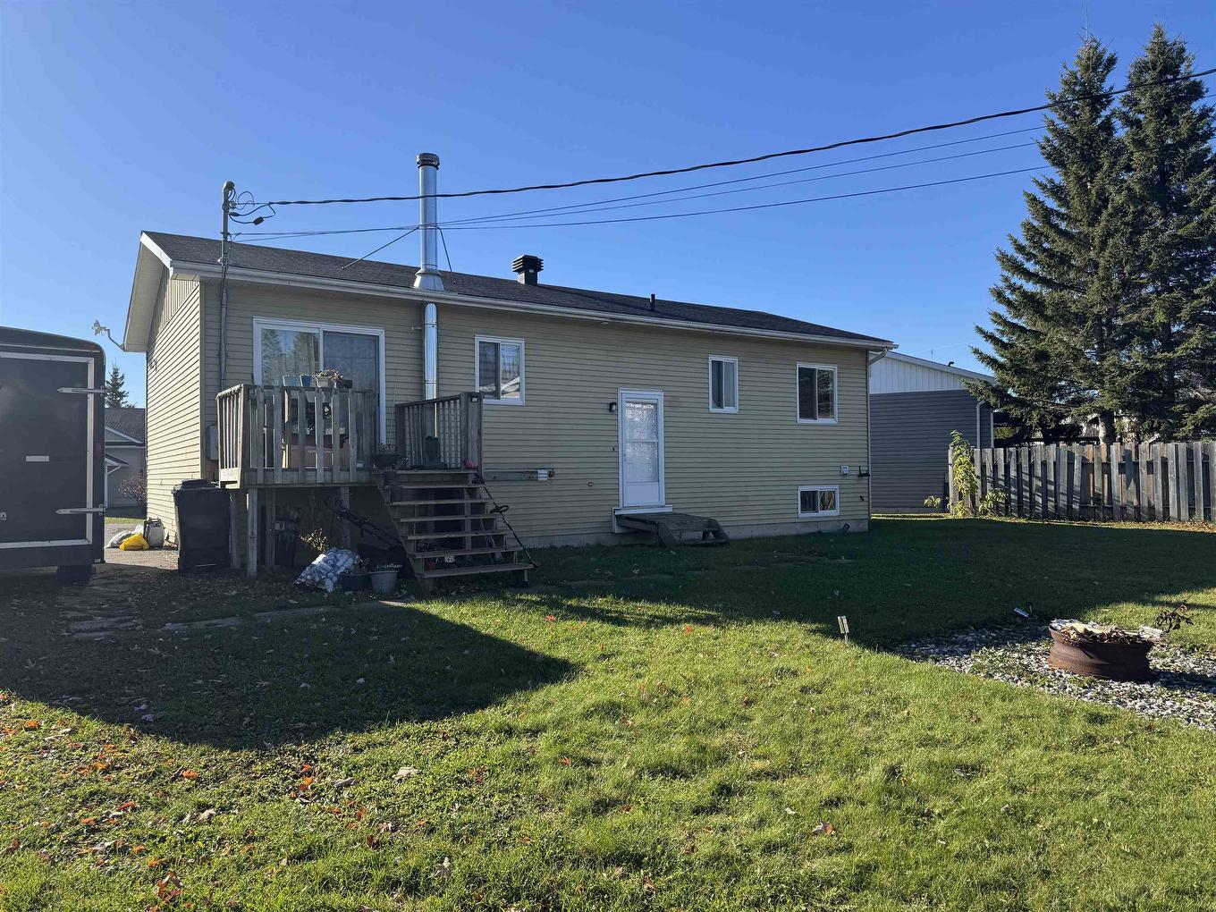 25 Brooks Street, Manitouwadge, ON - Outdoor