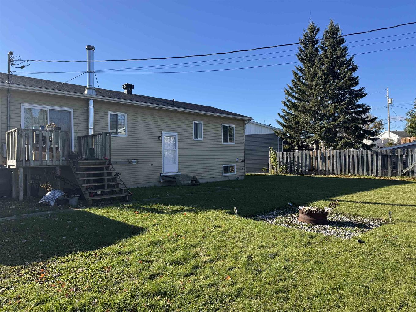 25 Brooks Street, Manitouwadge, ON - Outdoor