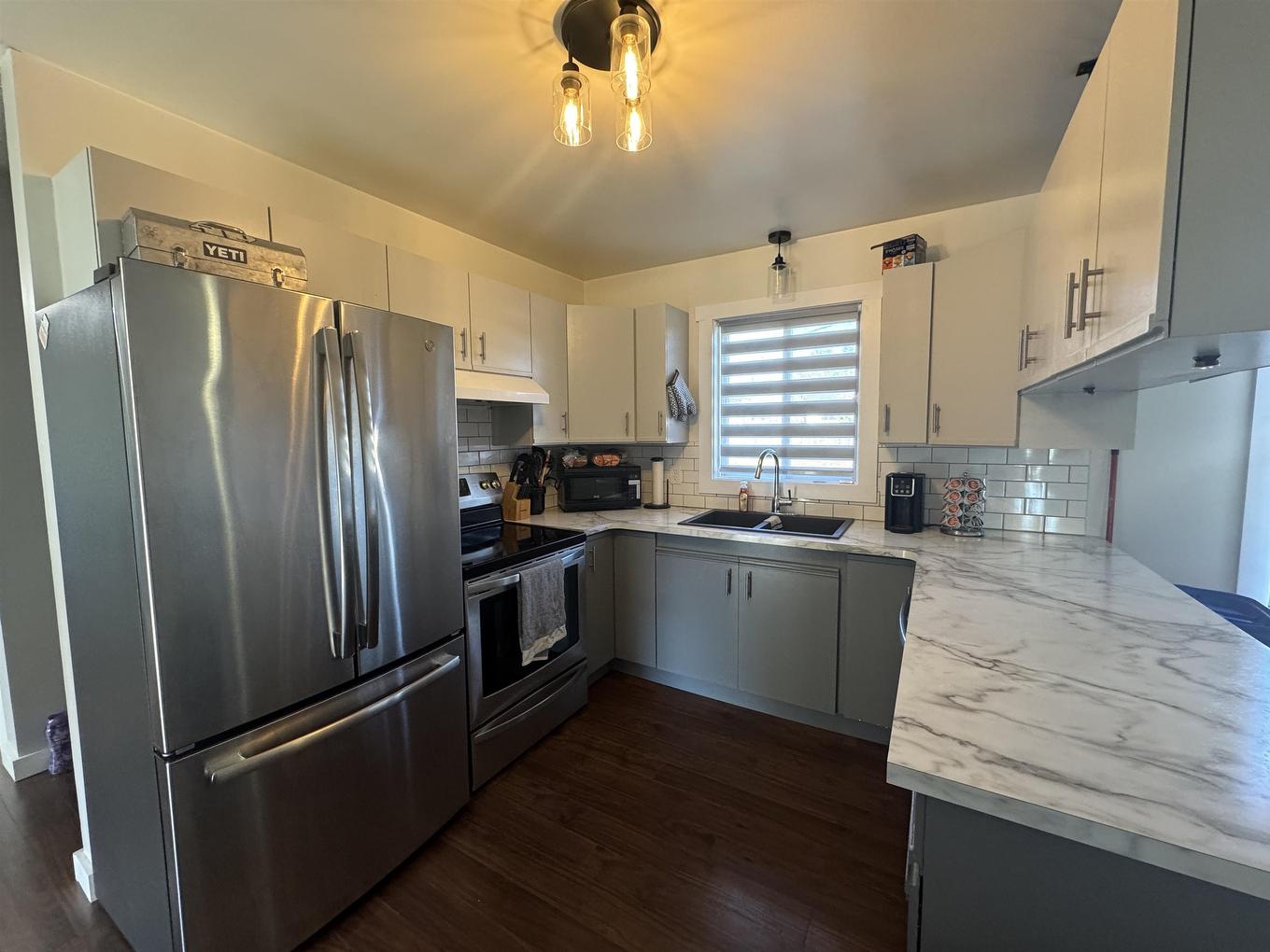 25 Brooks Street, Manitouwadge, ON - Indoor Photo Showing Kitchen With Double Sink