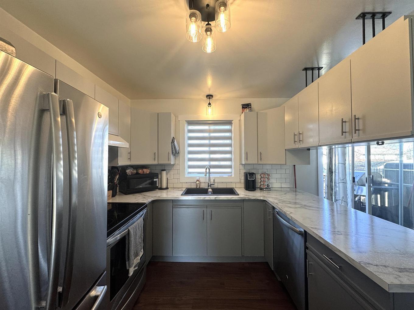 25 Brooks Street, Manitouwadge, ON - Indoor Photo Showing Kitchen