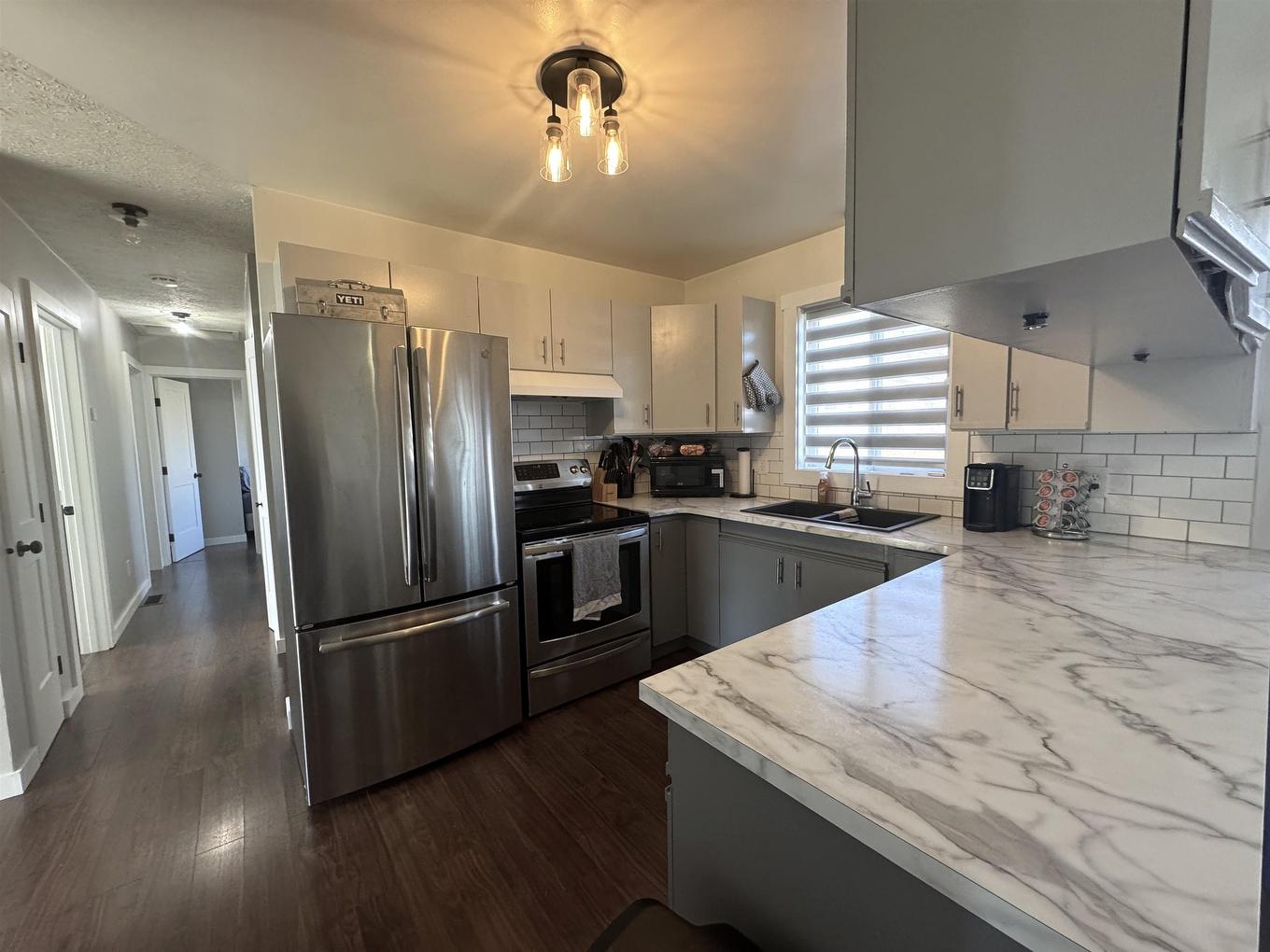 25 Brooks Street, Manitouwadge, ON - Indoor Photo Showing Kitchen With Double Sink