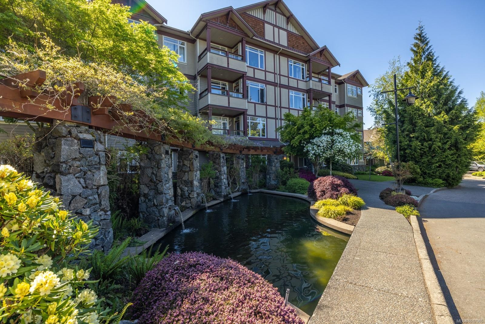 407C-1115 Craigflower Rd, Esquimalt, BC - Outdoor