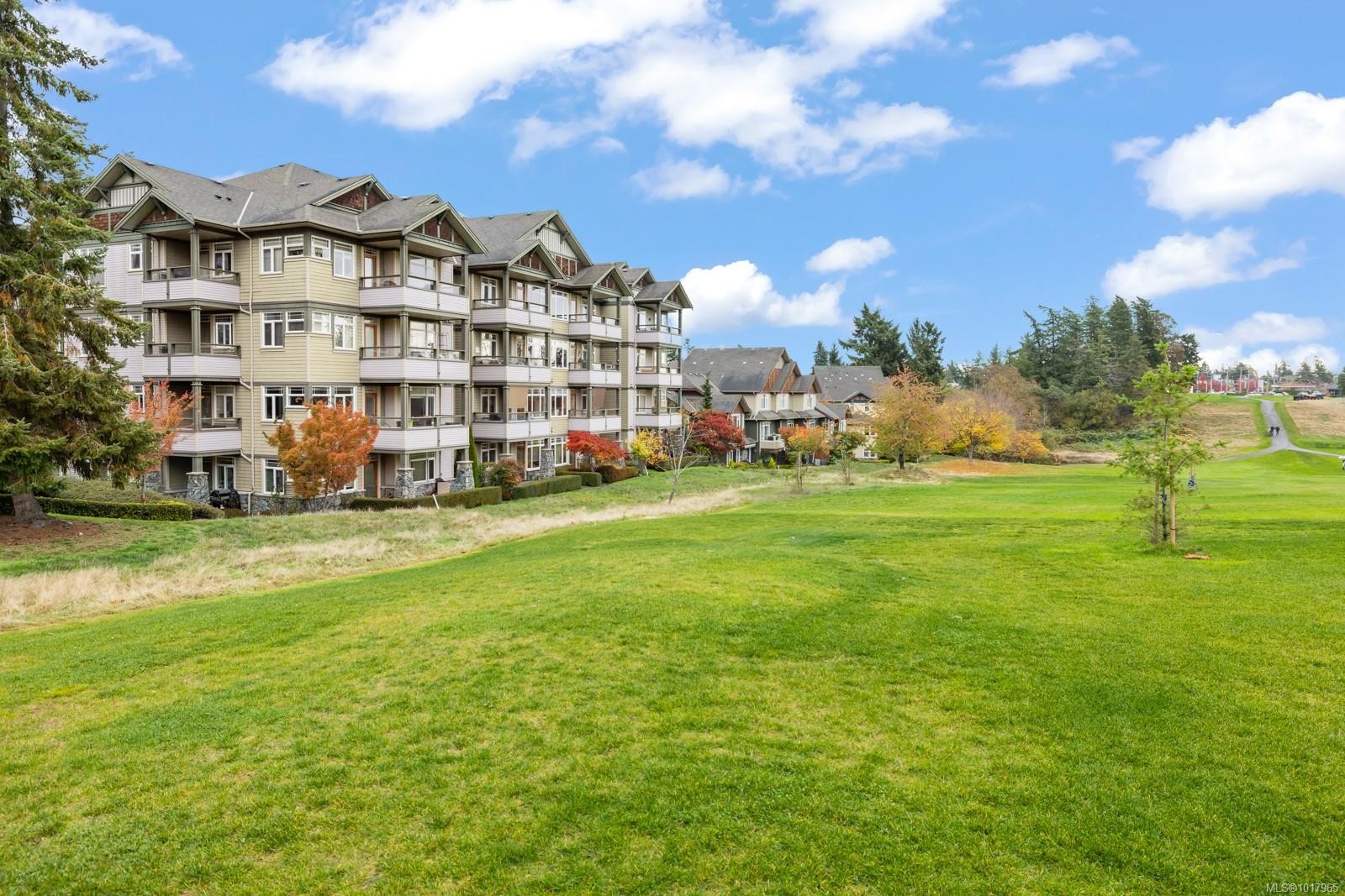 407C-1115 Craigflower Rd, Esquimalt, BC - Outdoor With Facade