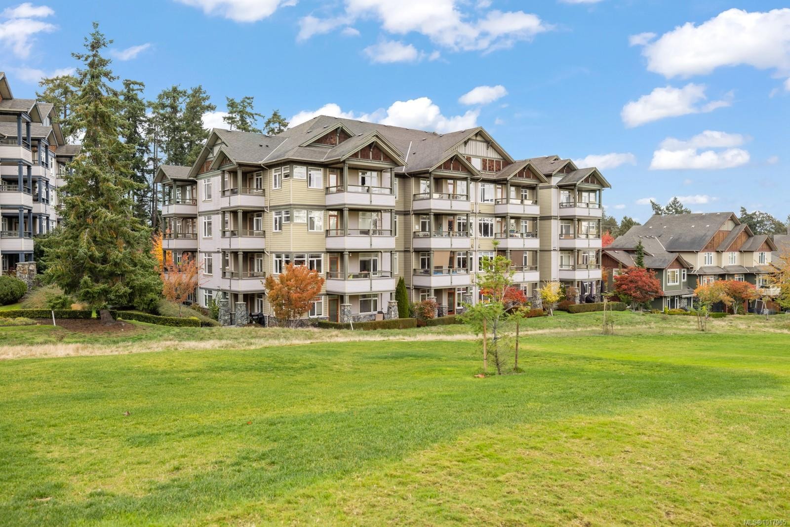 407C-1115 Craigflower Rd, Esquimalt, BC - Outdoor With Facade