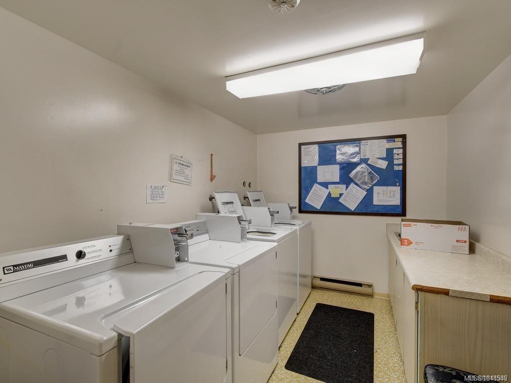 303-1597 Midgard Ave, Saanich, BC - Indoor Photo Showing Laundry Room