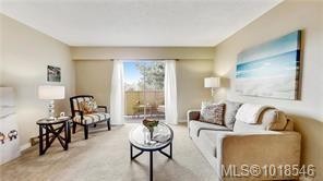 303-1597 Midgard Ave, Saanich, BC - Indoor Photo Showing Living Room