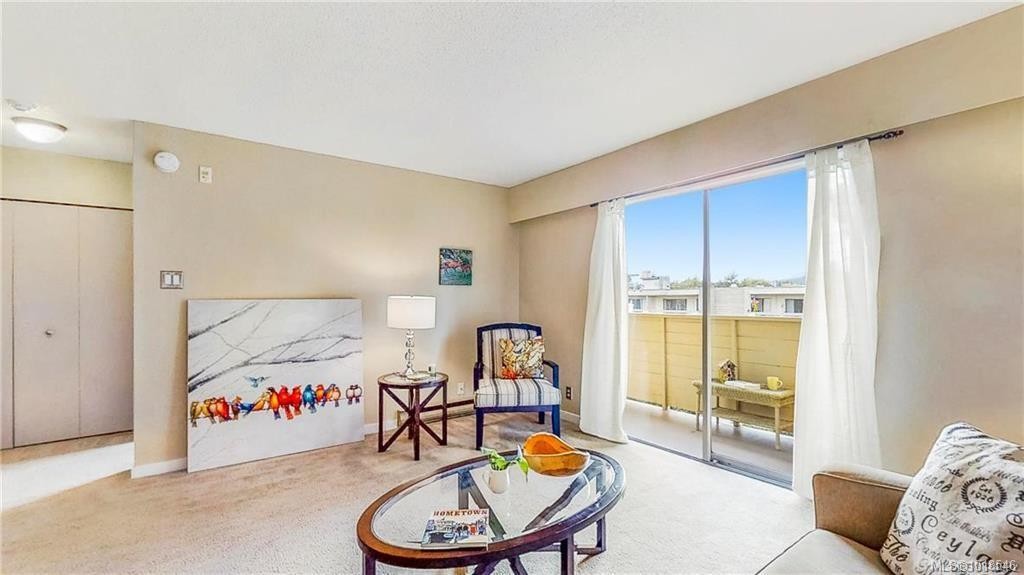 303-1597 Midgard Ave, Saanich, BC - Indoor