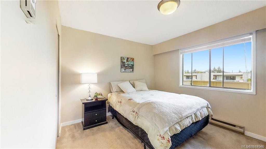 303-1597 Midgard Ave, Saanich, BC - Indoor Photo Showing Bedroom