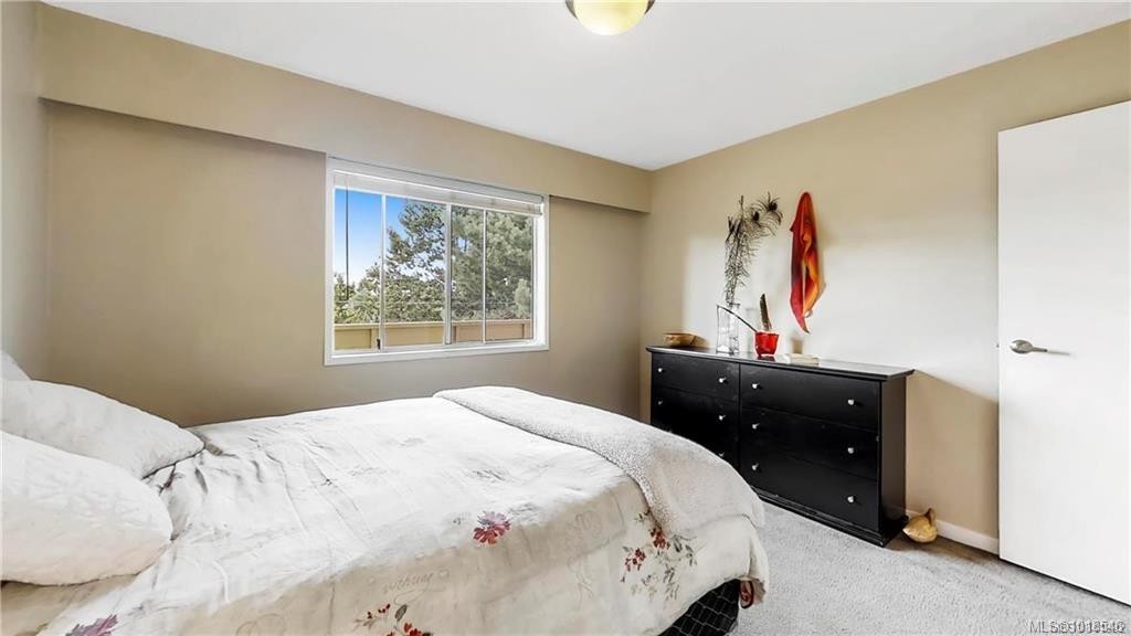 303-1597 Midgard Ave, Saanich, BC - Indoor Photo Showing Bedroom