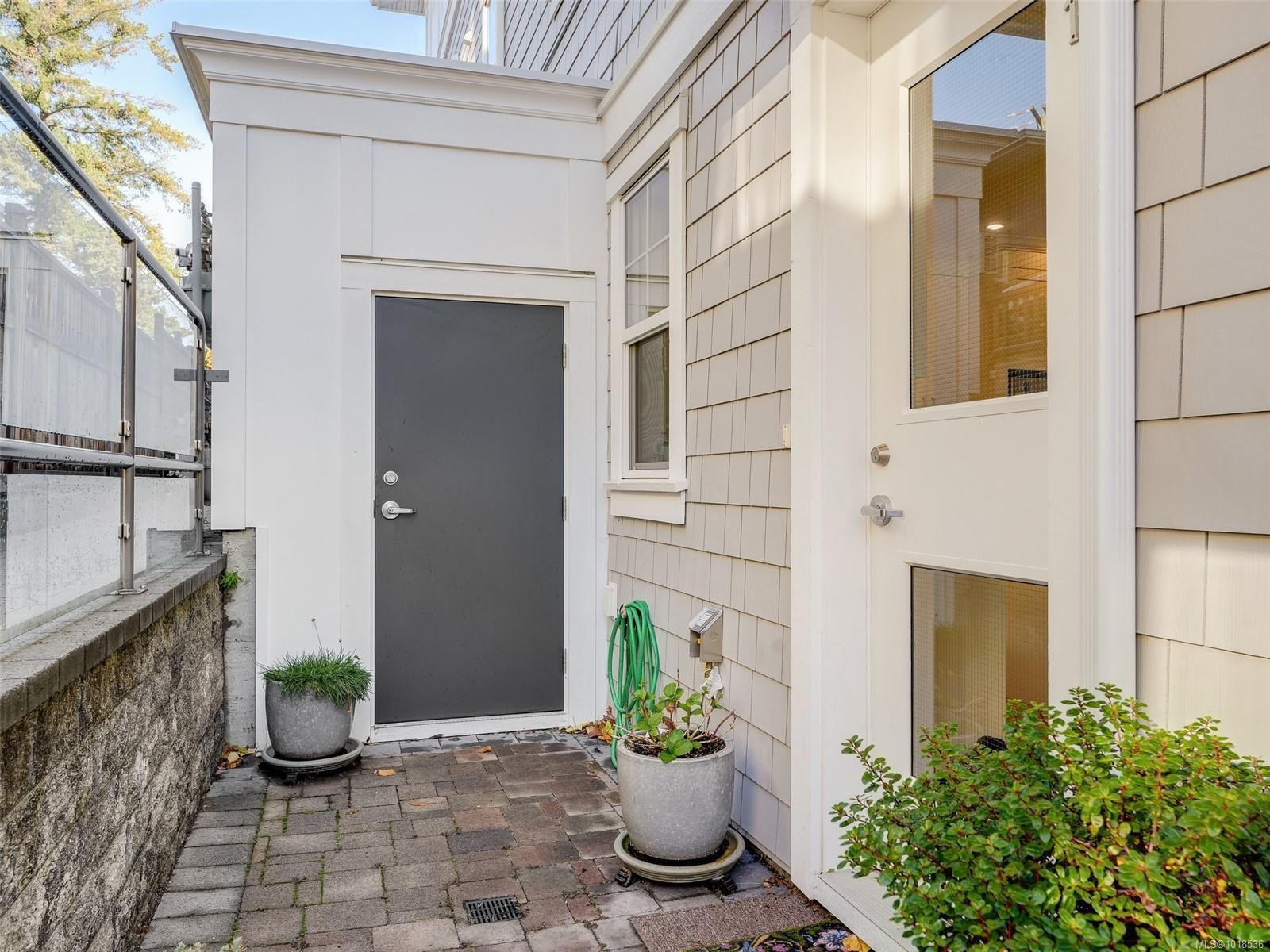 1-1016 Southgate St, Victoria, BC - Outdoor With Exterior