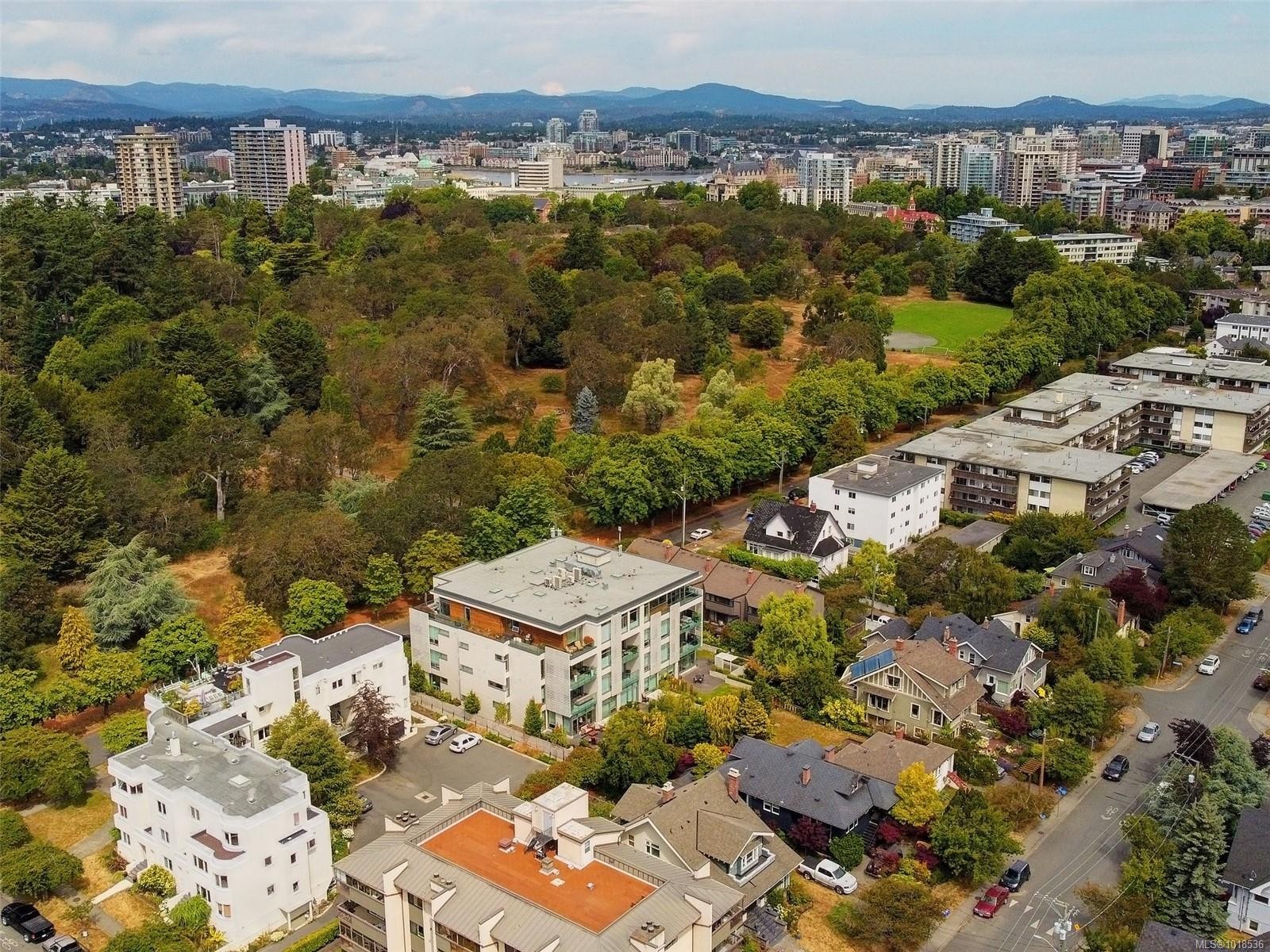 1-1016 Southgate St, Victoria, BC - Outdoor With View